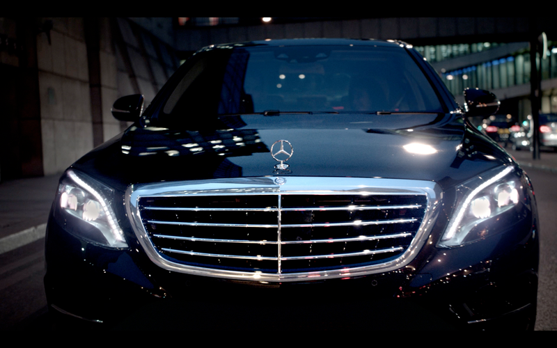 Illustration for article titled All-New Mercedes-Benz Flagship 2014 S-Class Makes Its In-Store And On-Screen Debut